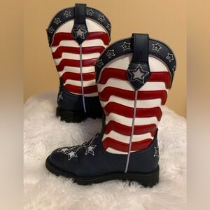 Kids square to western patriotic cowboy boots
Size 9 toddler LNWOT+
